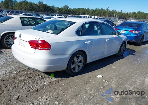 2013 Volkswagen Passat 2.5L Se z USA, uszkodzony, nr VIN 1VWBH7A34DC106651